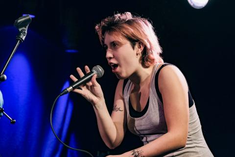 Sadbh, chanteuse au sein du groupe