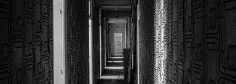 Couloir d'un bâtiment abandonné