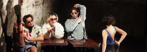 Visuel première répétition, on y voit la comapgnie jouer sous un chapiteau