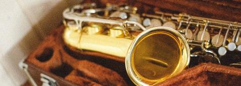Saxophone dans son étui