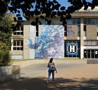 Vue de la façade de la bibliothèque universitaire
