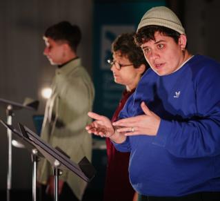 Delphine Battour, Frédérique Mingant et Hélène Bertrand Légende  De droite à gauche : Delphine Battour, Frédérique Mingant et Hélène Bertrand lors d'une lecture publique
