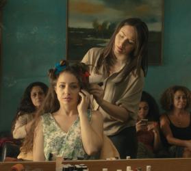 Femmes dans un salon de coiffure
