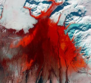 Eruption de lave et banquise