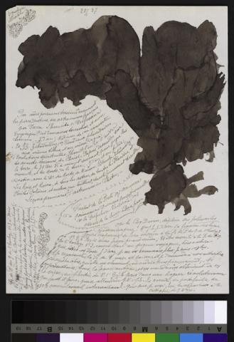 Feuillet manuscrit ancien présentant un texte écrit à l’encre brune, partiellement recouvert de larges taches d’encre sombres