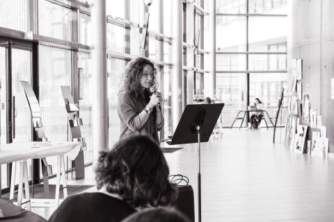 Remise de prix du concours "Faites court !" 2025, lecture de Mélodie Mô, marraine de cette année  des textes Lauréats 